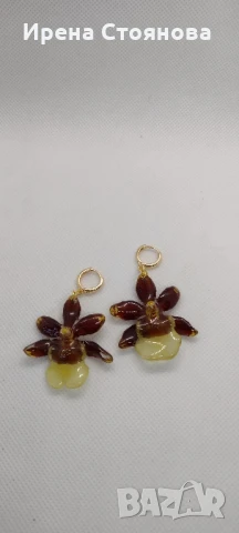 Обеци с естествен цвят на мини орхидея. Цветче с размери 3,5/4 см. , снимка 2 - Обеци - 51090834