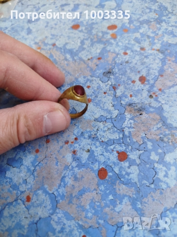Стар бронзов пръстен с камък 