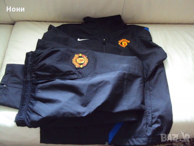 Юношески екип на Манчестър с две долнища на Найк, снимка 3 - Спортни дрехи, екипи - 32209547