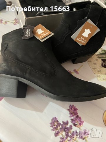 Чисто нови велурени боти на ток