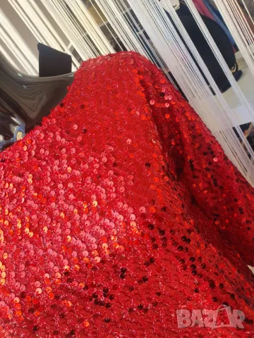 Червена рокля с пайети , снимка 2 - Рокли - 48143714