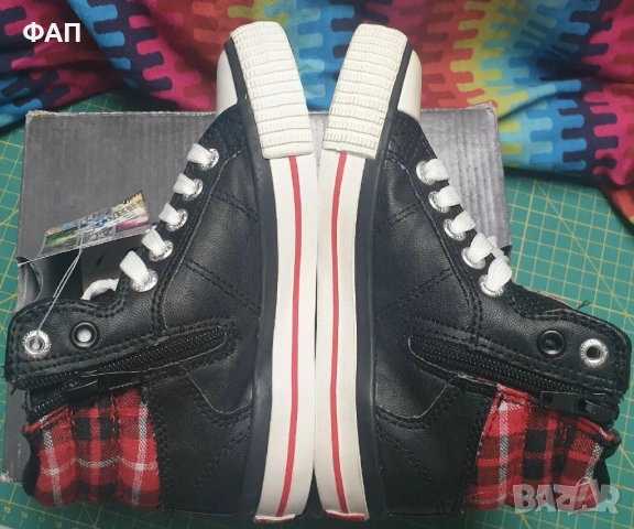 BritishKnights Black/Red Trainers Size EU29, детски , нови в кутия, снимка 3 - Детски маратонки - 53517610