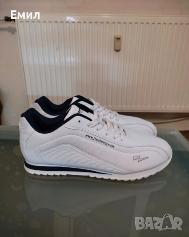 Нови мъжки обувки