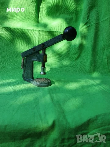  Машинка за поставяне на копчета