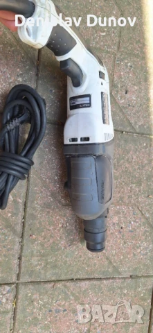 Оригинален перфоратор Макита Makita HR2470 в много добро състояние, снимка 3 - Бормашини - 51200560