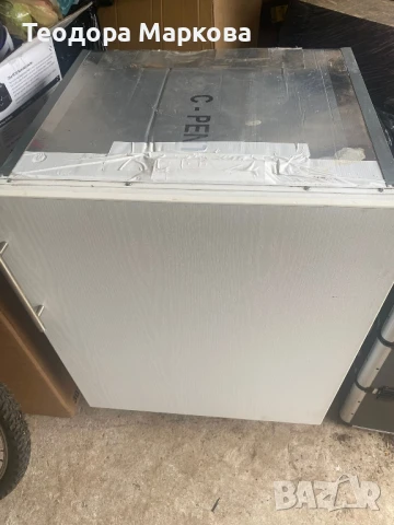 Фризер за вграждане Indesit , снимка 6 - Хладилници - 51167879