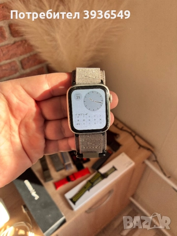 Apple Watch 4 44mm Nike, снимка 3 - Смарт гривни - 52942523