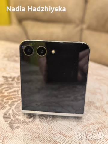 Samsung Z flip 5, снимка 5 - Samsung - 52554356