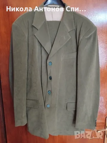 Продавам мъжки костюми. 