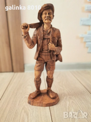 Стара голяма статуетка, ловец