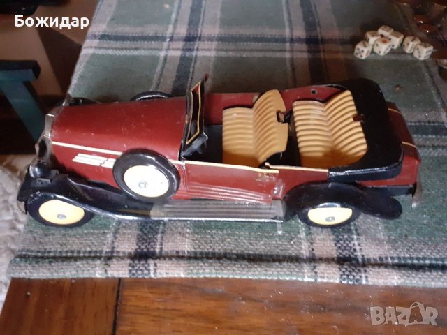 Стара МЕХАНИЧНА КОЛА. С КЛЮЧЕ.