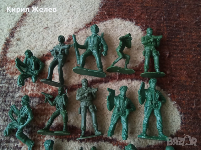 Войници пластмасови 12 броя 25246, снимка 2 - Колекции - 52107017