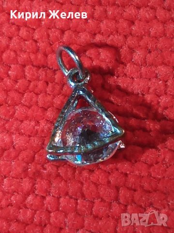 ПОСРЕБРЕН МЕДЕН АРТ МЕДАЛЬОН с ВГРАДЕН БРИЛЯНТНО ФАСЕТИРАН ИСКРЯЩ ЦИРКОН и СТОМАНЕНА ХАЛКИЧКА 19312