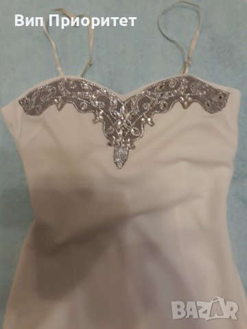 Малка бяла рокля къса с презрамки- регулируеми, сребристи орнаменти , вградени подплънки на бюста , снимка 6 - Рокли - 37476594