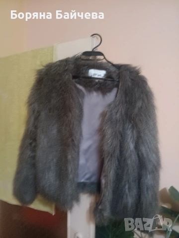 Дамско късо пухено палтенце