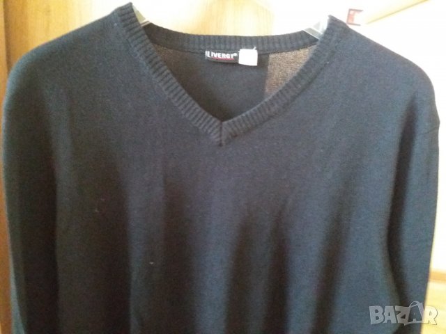 Мъжки черен пуловер LIVERGY шпиц 70 % вълна