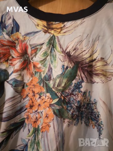 Нов топ Reserved тъмно син с цветя XS, снимка 3 - Потници - 33003584