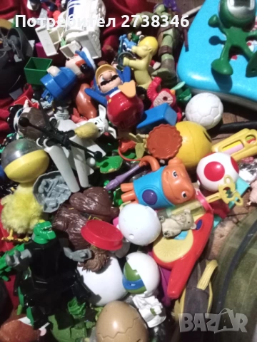 Цял лот от фигурки 