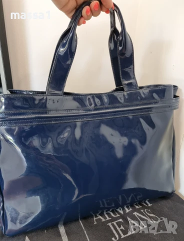 ARMANI JEANS оригинална чанта. Цена 80.00 лв., снимка 4 - Чанти - 50469537