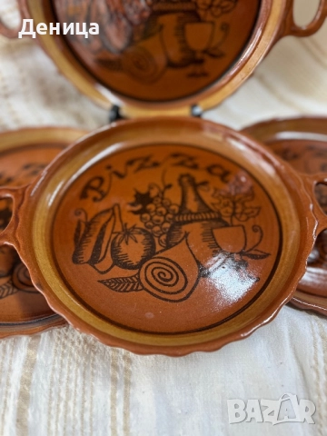 Немски керамични тавички за пица Размер с дръжки-29.5 см и диаметър без тях-22 см Налични-4 бр , снимка 2 - Съдове за готвене - 52192658