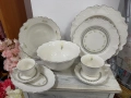 Прекрасни порцеланови чинии и чаши с красив релефен орнамент, снимка 1