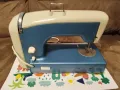 продавам ретро портативна шевна машина , снимка 3