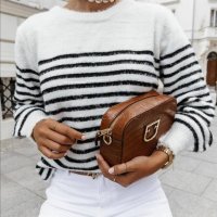 Атрактивен и интересен дамски пуловер, снимка 1 - Блузи с дълъг ръкав и пуловери - 27859497