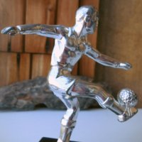 Статуетка футболист , мраморна основа , снимка 1 - Статуетки - 28410138