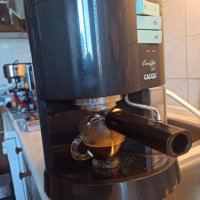 Кафе машина Гаджия Кареза с ръкохватка с крема диск, работи отлично и прави хубаво кафе с каймак , снимка 2 - Кафемашини - 36699916