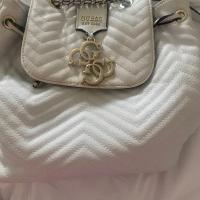 Раница Guess , снимка 2 - Раници - 36550310