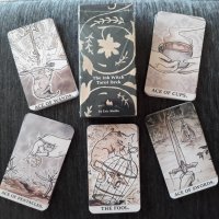 Таро карти, различни от масовите: Ink Witch Tarot & Linestrider Tarot, снимка 12 - Карти за игра - 33677966