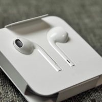 Apple EarPods lightning connector  iPhone 14 , снимка 1 - Слушалки, hands-free - 38710517