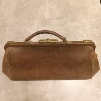 Стара докторска чанта, снимка 1 - Антикварни и старинни предмети - 44020633