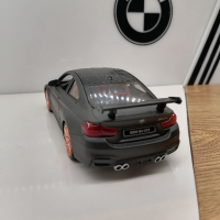 BMW M4 GTS 1:24, снимка 3 - Колекции - 44882846