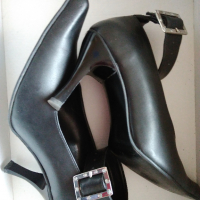 Дамски обувки с катарама, снимка 2 - Дамски елегантни обувки - 36505371