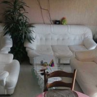 Бяла кожена холова гарнитура, снимка 1 - Дивани и мека мебел - 44017770