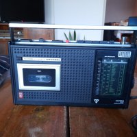 Стар радиокасетофон Grundig,Unitra, снимка 1 - Антикварни и старинни предмети - 43989499