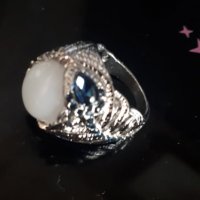 Дамски пръстен със сребърно покритие S925 - млечно бял камък и сини кристали, снимка 5 - Пръстени - 27525342