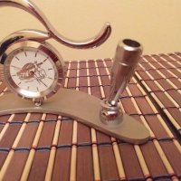 Настолен часовник с поставка за химикалка, снимка 3 - Подаръци за мъже - 27205835