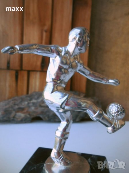 Статуетка футболист , мраморна основа , снимка 1