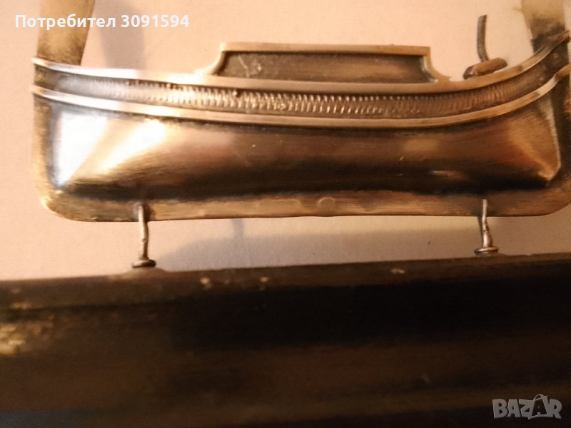 Английски кораб на дървена стоика от сребро проба,925  размери дължина -12см, височината -10см ширин, снимка 1