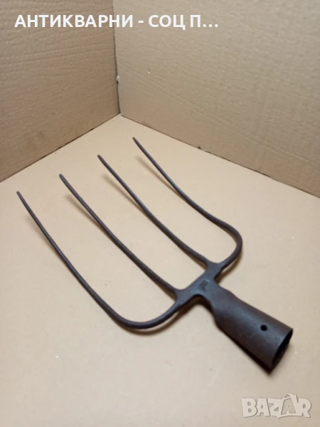 Соц Стара Ръчно Кована Вила За Сено Номер/5/., снимка 1