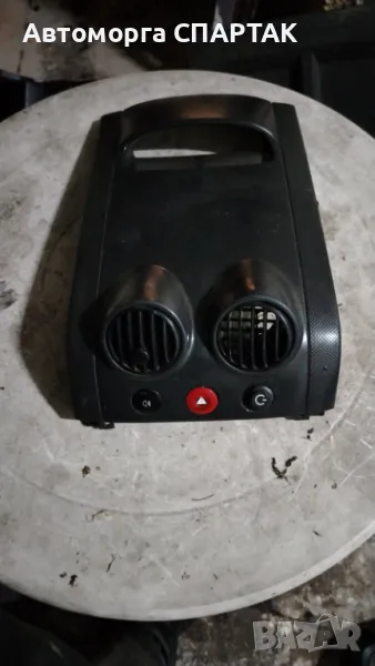 04-08 Chevrolet Aveo Табло Горен централен вентилационен отвор Панел на часовника Черен МИГАЧ, снимка 1