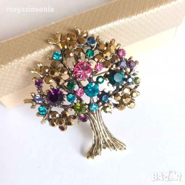 Дървото на живота-красива брошка с разноцветни кристали в подаръчна кутийка, снимка 1