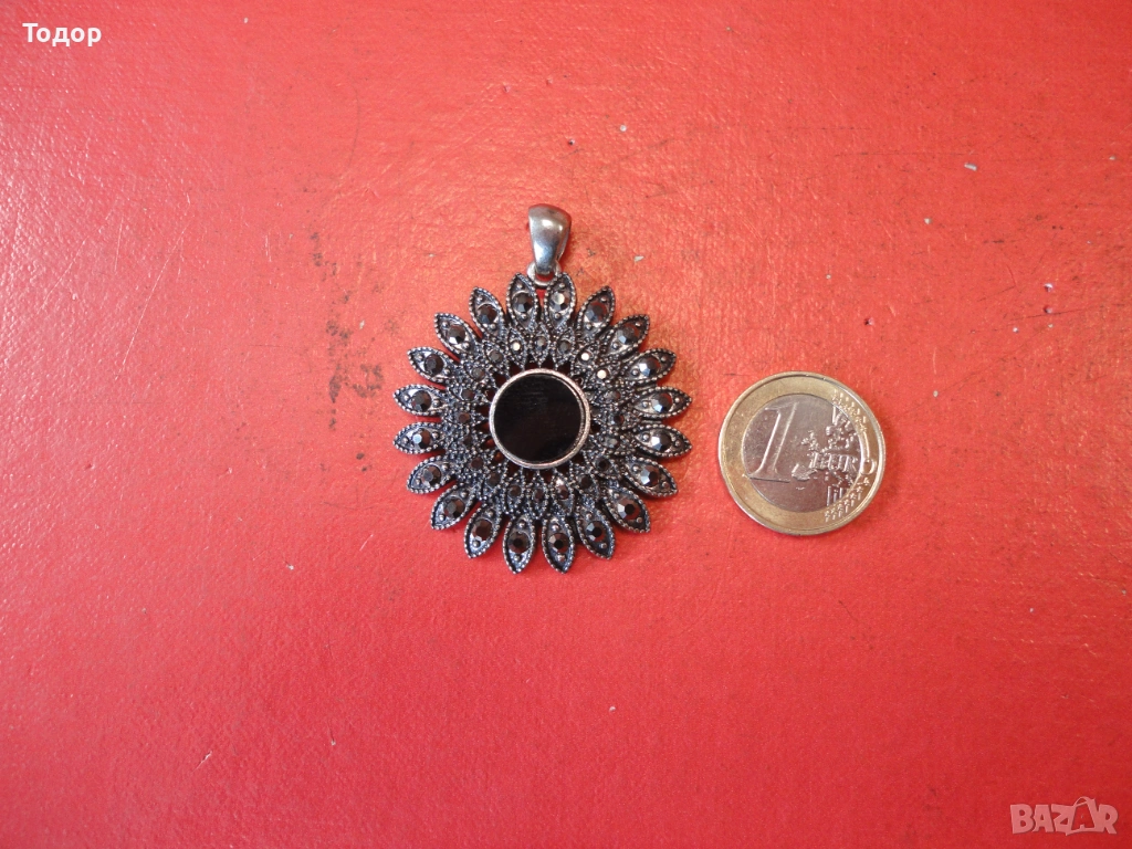 Страхотна колие медальон с камъни , снимка 1