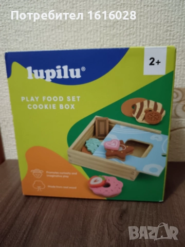 Детска дървена кутия с бисквити.