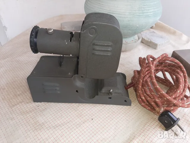 2 броя стари български прожекционни апарати Учтехпром, снимка 8 - Антикварни и старинни предмети - 49900508