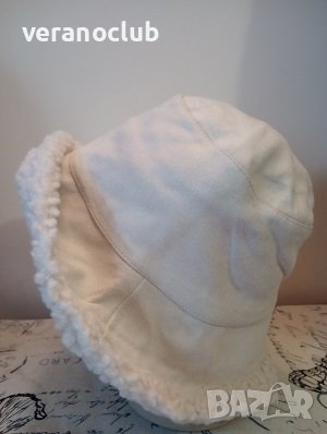 Кокетна зимна шапка с периферия Крема, снимка 1 - Шапки - 39041990