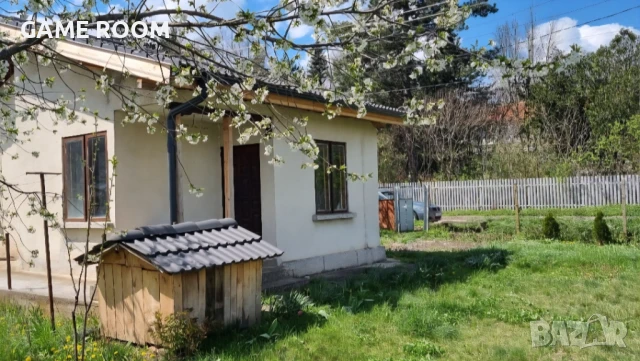 Къща  - вила в село средна Смолница на 9 км от Добрич 