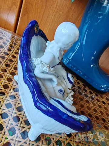  Нежна  Порцеланова статуетка  в синьо бели цветове., снимка 13 - Статуетки - 49030649